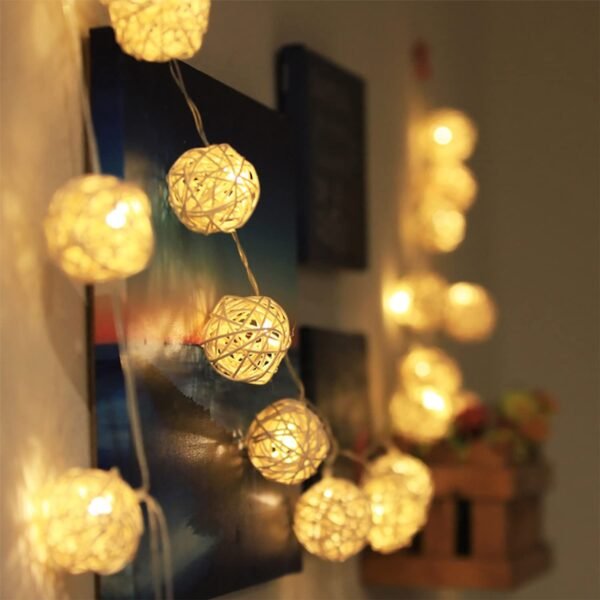 20 LED Fairy Rattan Balls String Lights (White)